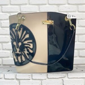 Anne Klein Black and Cream leather Structured Shoulder Bag Sleek Lux Pre-owned​​